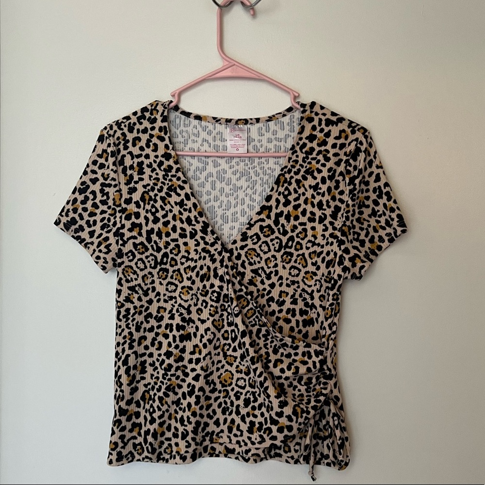 🐯 Cheetah print v-neck top 🐯